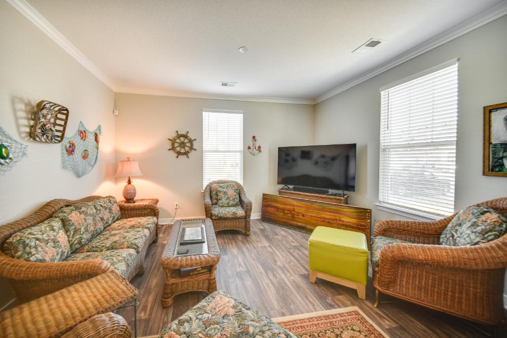 Hampton Condo By Convention Center and Coliseum!